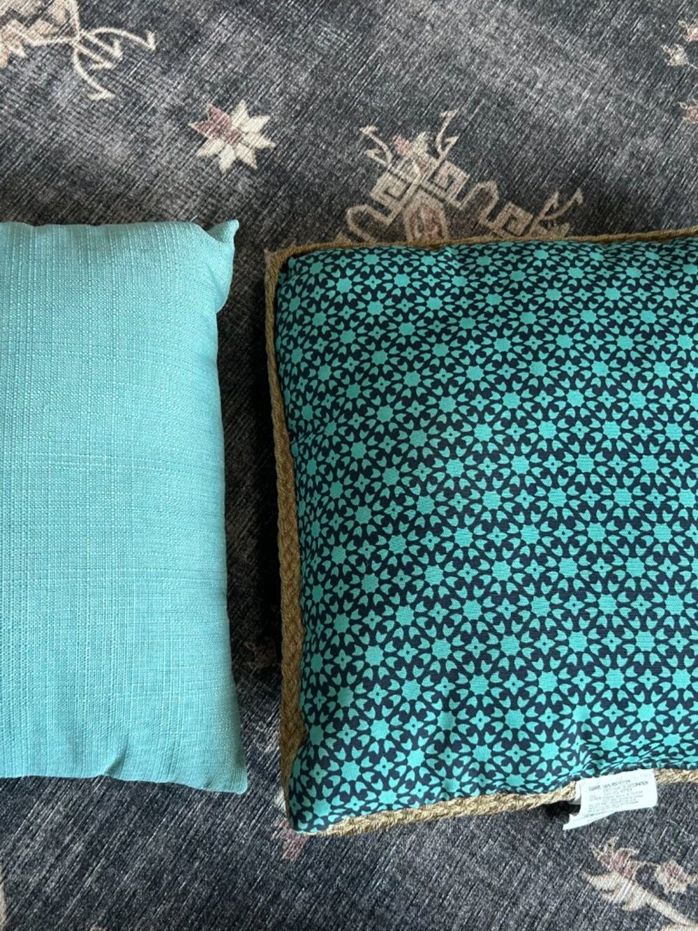Set of 2 Teal Outdoor Pillows EUC - Picture 3 of 3